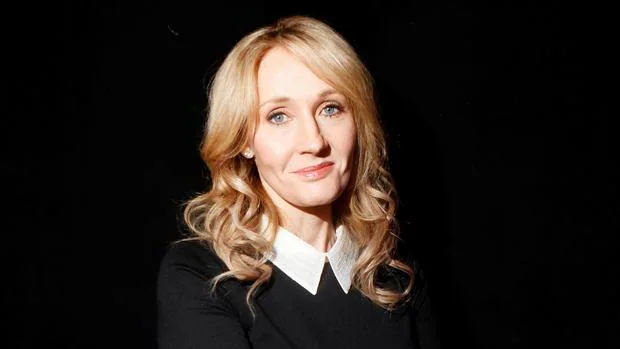 J. K. Rowling «borra» a Stephen King después de que este dijera que «las mujeres trans son mujeres»