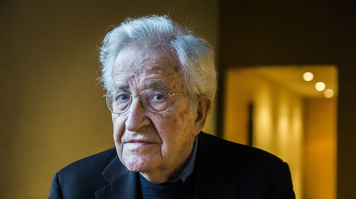 Noam Chomsky, faro de la izquierda, y firmante del manifiesto