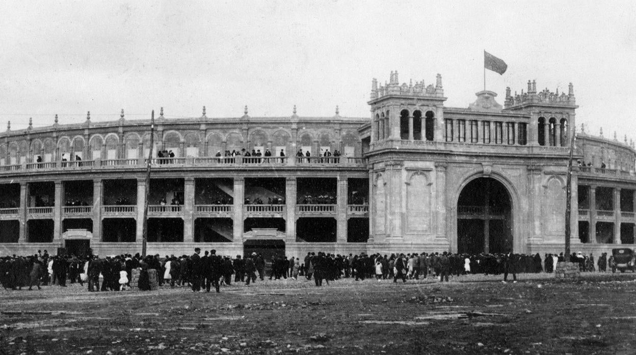 Aspecto de la plaza de Pamplona el año de su inaguración (1922)