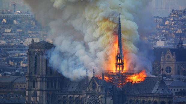 Los expertos aconsejan una «reconstrucción idéntica» de la catedral de Notre Dame