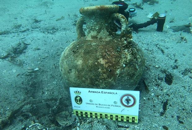 Encuentran una valiosa ánfora de hace 2.600 años en la costa de Ribadeo