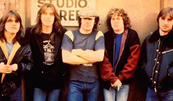 AC/DC, con Brian Johnson en el centro