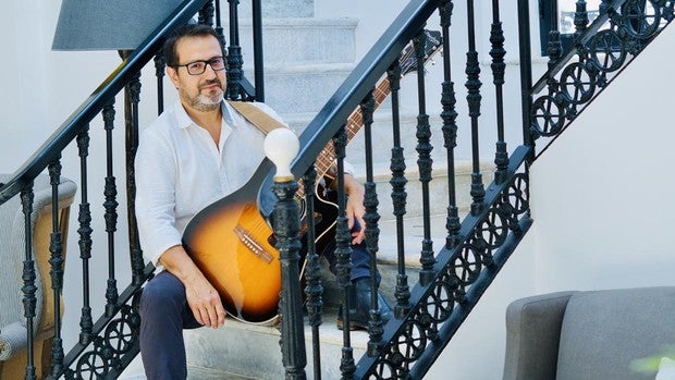 El gaditano Alberto Saso presenta su nuevo single 'Respiro el silencio'
