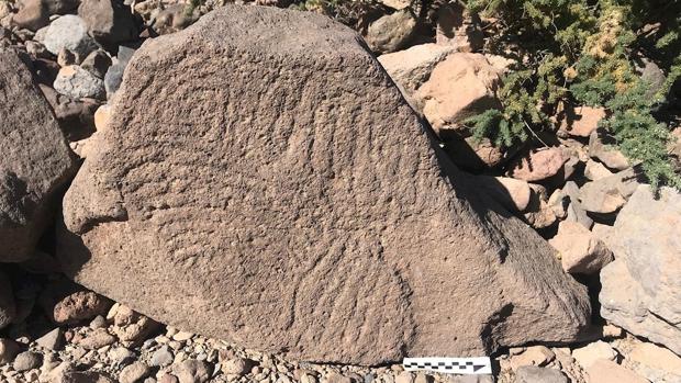 Recuperan un grabado rupestre benahoarita en la Caldera de Taburiente