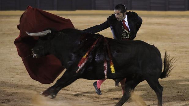 La inseguridad de Javier Conde empañó el regreso de los toros en Osuna