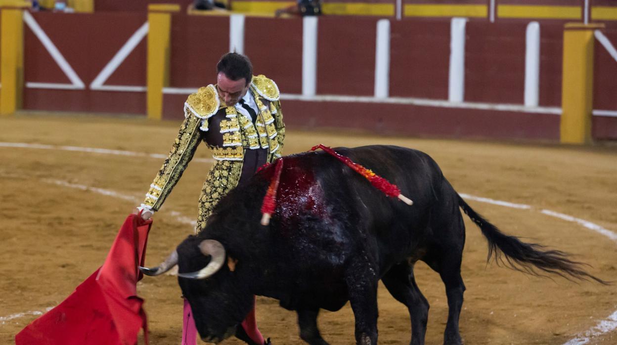 Enrique Ponce, en un derechazo