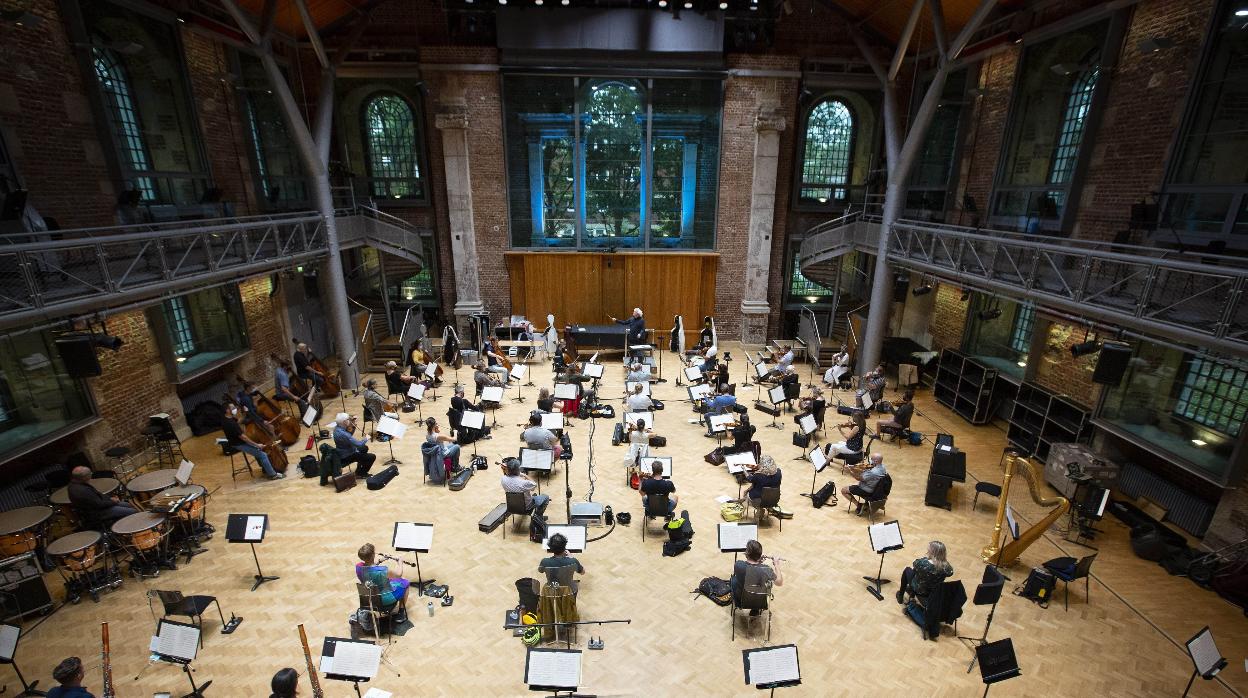 Primer ensayo tras el confinamiento de la Orquesta Sinfónica de Londres