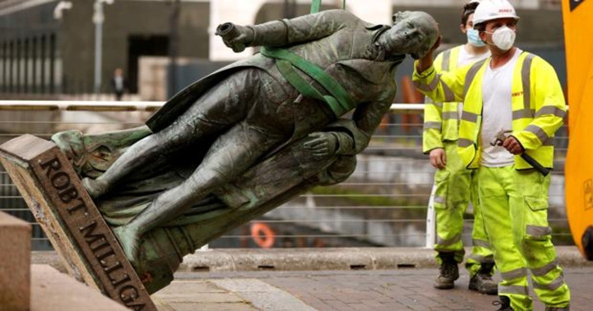 La estatua del traficante de esclavos Robert Milligan, retirada en Canary Wharf