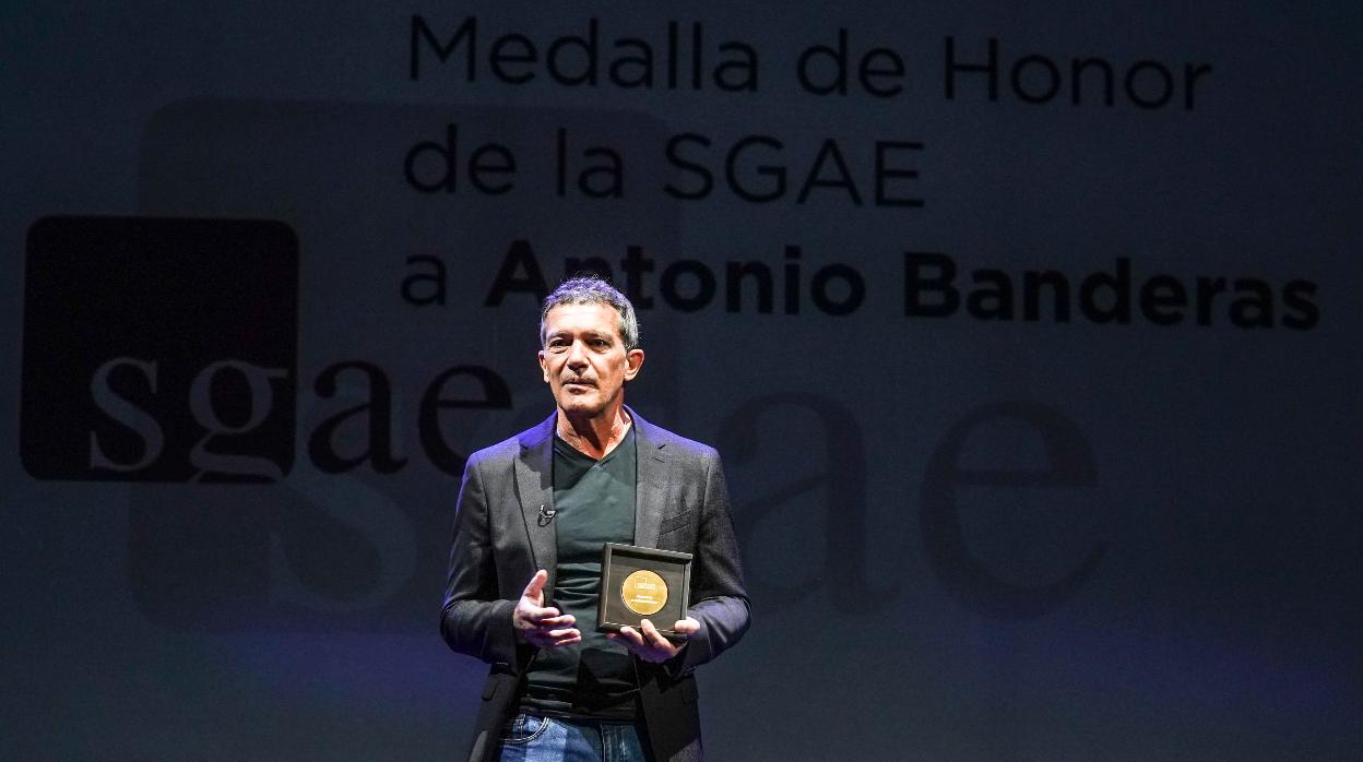 Antonio Banderas recibe la Medalla de Oro de la SGAE