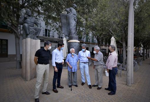 La escultura de Manuel Jiménez «Chicuelo» está situada junto a las de Manolo Caracol y la Niña de los Peines