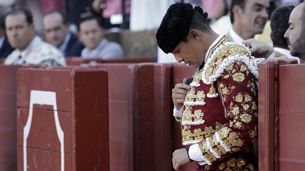 José María Manzanares recae de su lesión en la espalda