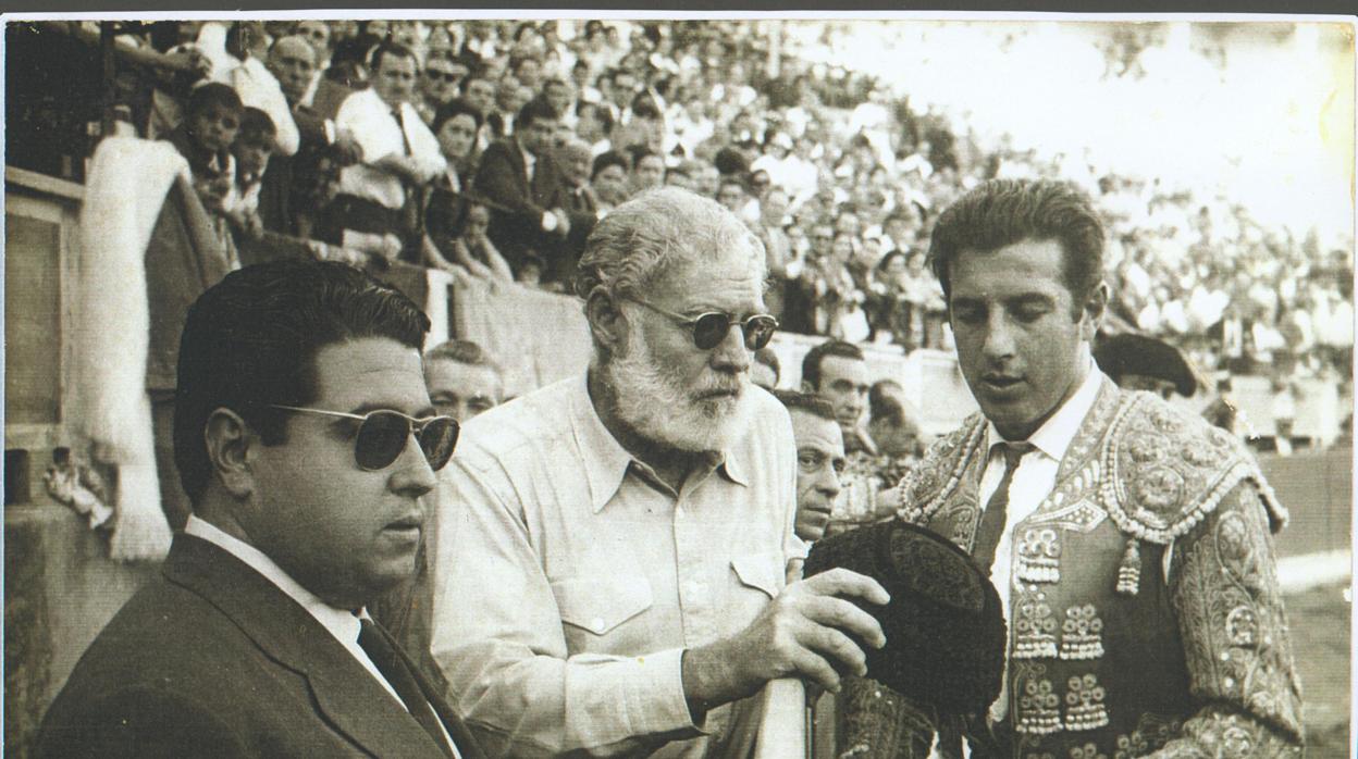 Antonio Ordóñez, con Hemingway y Pepe Belmonte, en Jerez