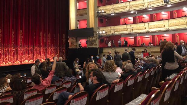 Escándalo en el Teatro Real: cambio de butacas y sin distancia de seguridad