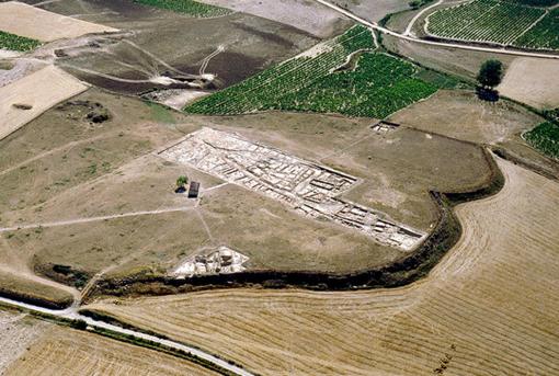 Vista aérea del yacimiento, donde se aprecian las zonas excavadas