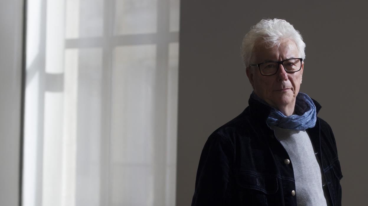 Ken Follett: «Las democracias pueden morir y son las personas quienes las  matan»