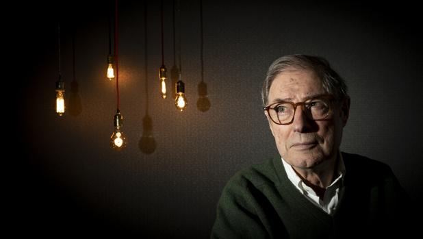 Félix de Azúa: «La así llamada izquierda es un negocio de mafiosos»