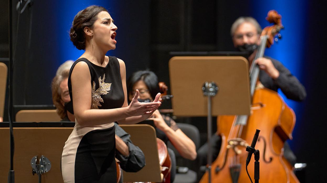 La soprano Lucía Martín-Cartón en un momento de su actuación junto a la ROSS