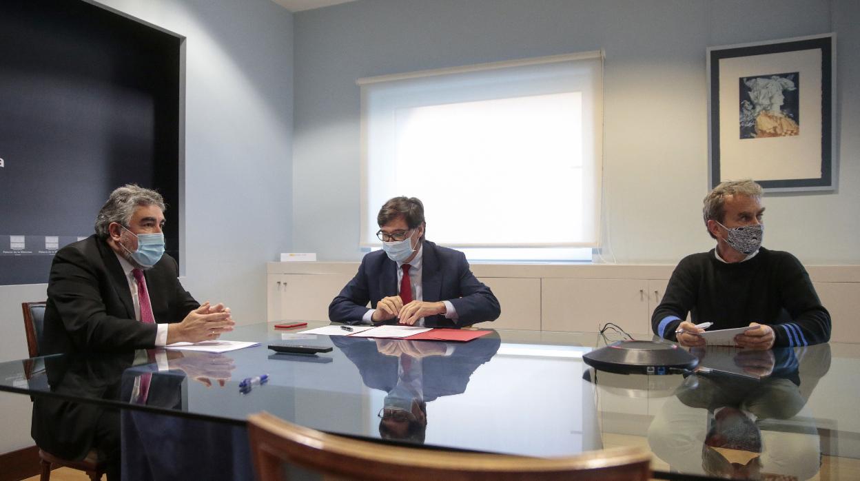 Los ministros de Cultura y Sanidad, José Manuel Rodríguez Uribes y Salvador Illa, respectivamente, y el director del Centro de Coordinación de Alertas y Emergencias Sanitarias, Fernando Simón
