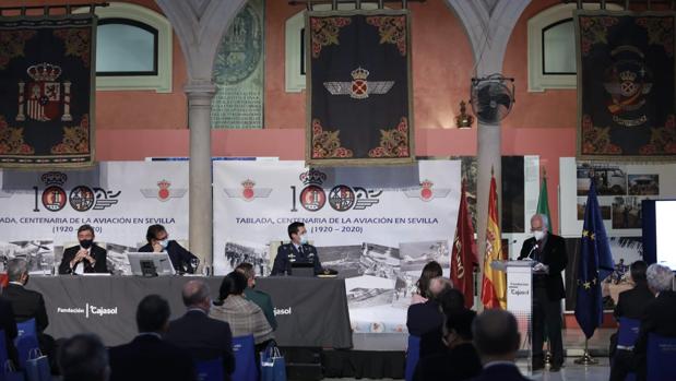 Reedición del libro sobre Tablada y Sevilla en el año del centenario