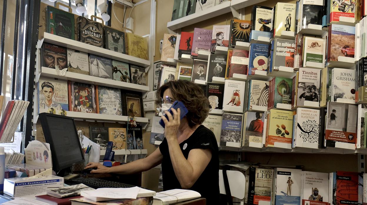 Los editores constatan el buen funcionamiento del comercio electrónico, no solo de grandes plataformas sino de pequeñas librerías (en la imagen, El Gusanito Lector, en Sevilla)