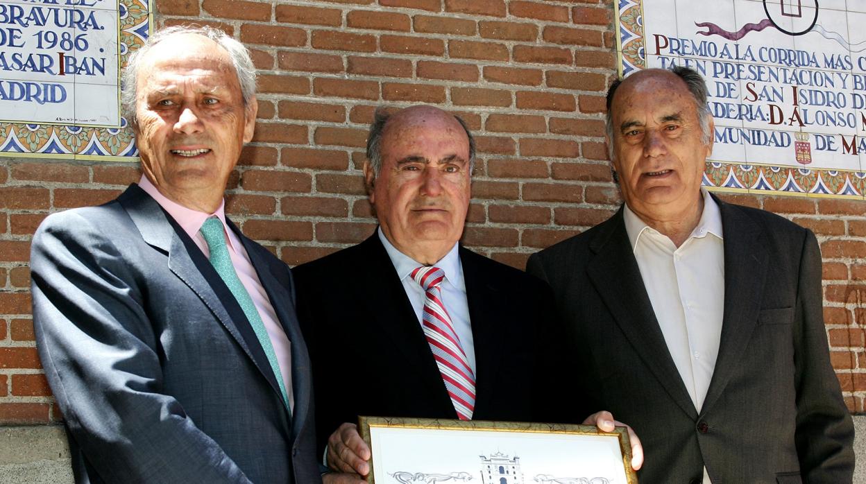 Pablo Lozano (a la derecha), con sus hermanos José Luis y Eduardo, en Las Ventas