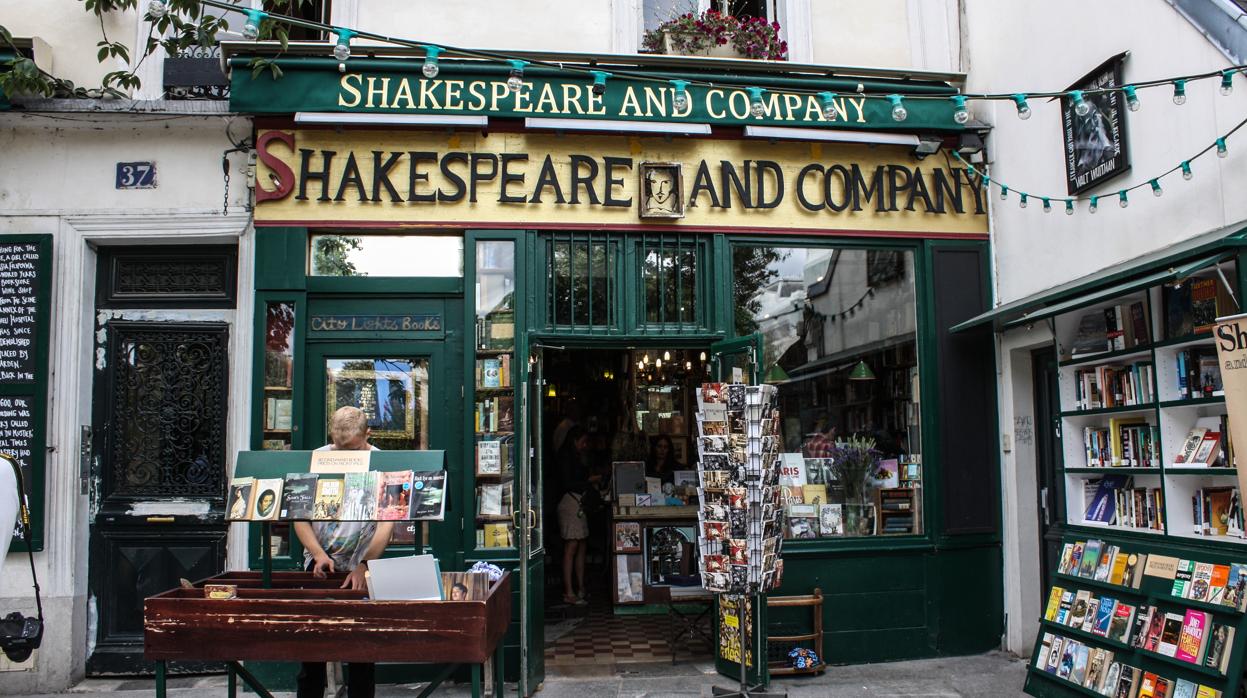 Entrada de la mítica librería parisina Shakespeare and Company