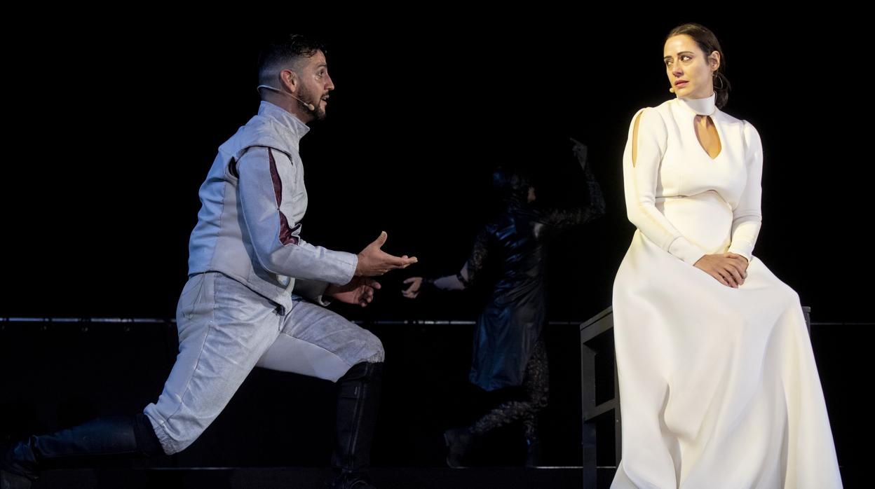 Fran Perea y Luz Valdenebro en el "Don Juan Tenorio" de Alcalá del pasado año. En el vídeo, un montaje dirigido por Alfonso Zurro