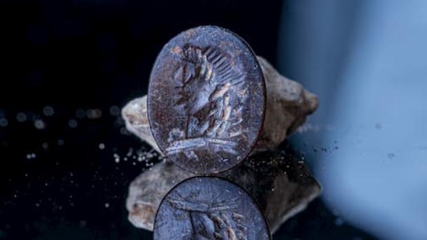Encuentran un sello del dios griego Apolo de hace 2.000 años en la Ciudad de David, en Jerusalén