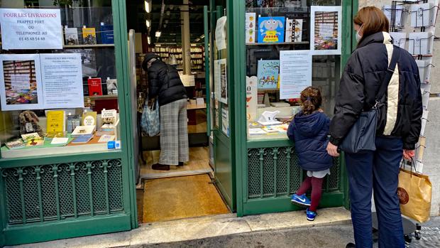 El Gobierno francés reembolsará a las librerías los gastos de envío de libros durante el nuevo confinamiento