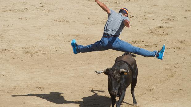 Los antitaurinos ponen el grito en el cielo por un concurso de relato infantil sobre la tauromaquia