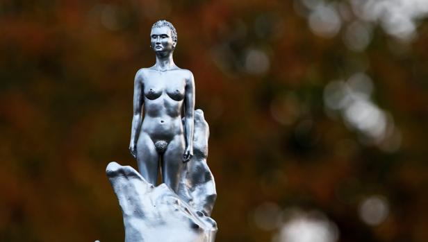 Polémica en Reino Unido por una estatua de «la madre del feminismo» desnuda