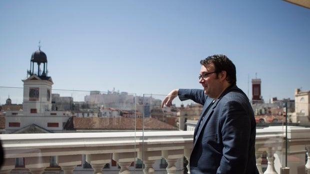 Vuelve el Tolkien del siglo XXI: Brandon Sanderson publica la monumental «El ritmo de la guerra»