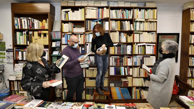 La pandemia lleva a los libreros de Sevilla a unirse por primera vez en un gremio