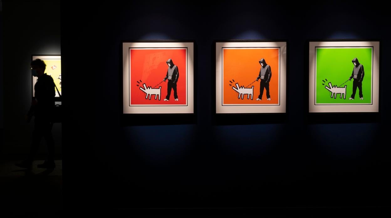 Banksy hace un guiño a Keith Haring en esta serie, expuesta en el Círculo de Bellas Artes