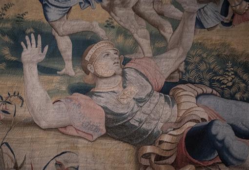 A falta de hilos de plata, el brillo de la armadura se logró con la seda