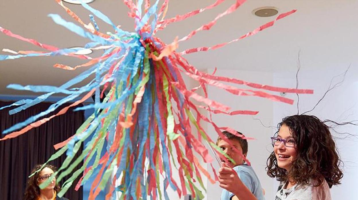 Una de las divertidas actividades programadas dentro de los talleres para niños en CaixaForum