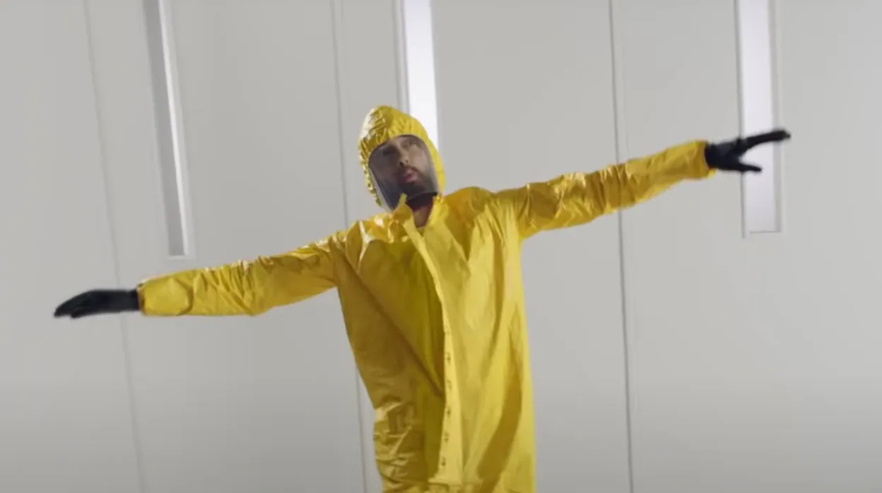 Eminem, en el videoclip de «GNAT»