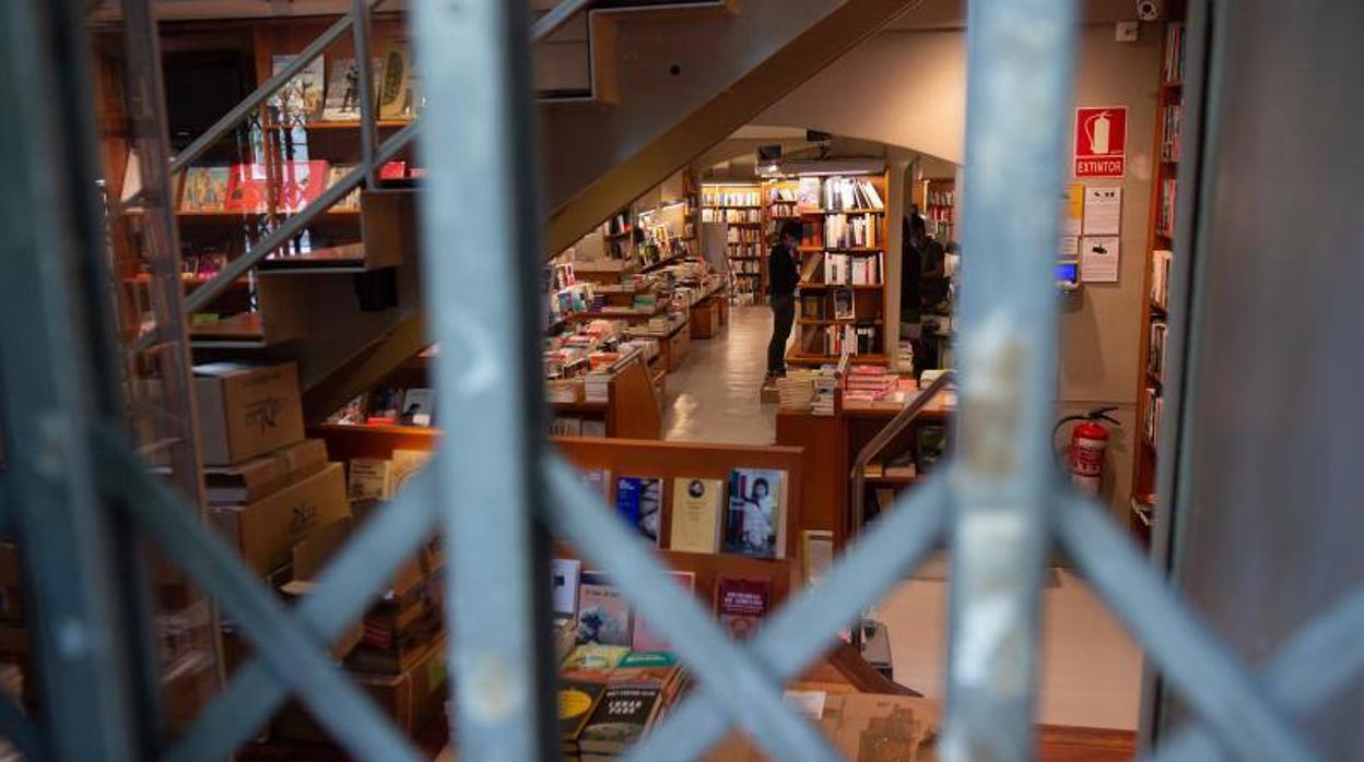 La librería Laie, de Barcelona, cerrada durante la primera ola de la pandemia en España