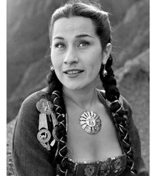 El regreso de Yma Sumac, la soprano inca que cantaba en cinco octavas y se adelantó 70 años a Rosalía