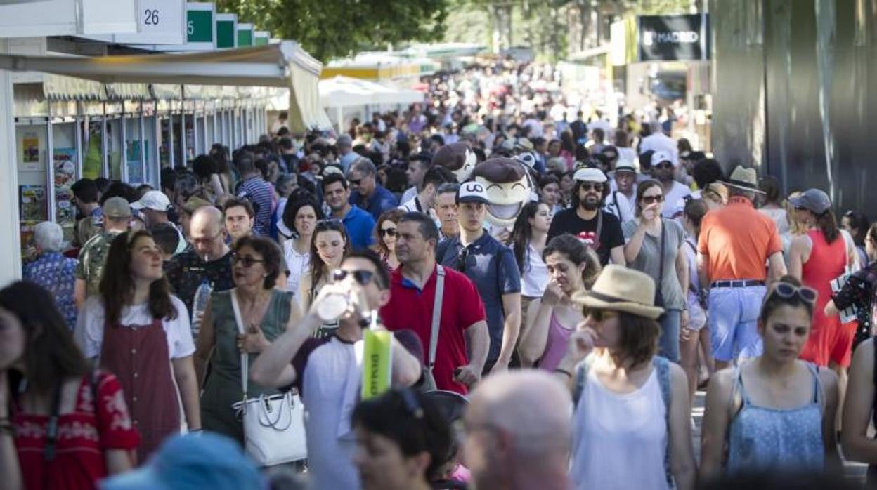 Imagen de la Feria del Libro de Madrid en su edición de 2019, la última que se celebró de manera presencial