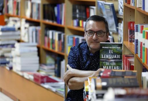 Salvador Gutiérrez Solís ha escrito dos novelas negras ambientadas en Sevilla