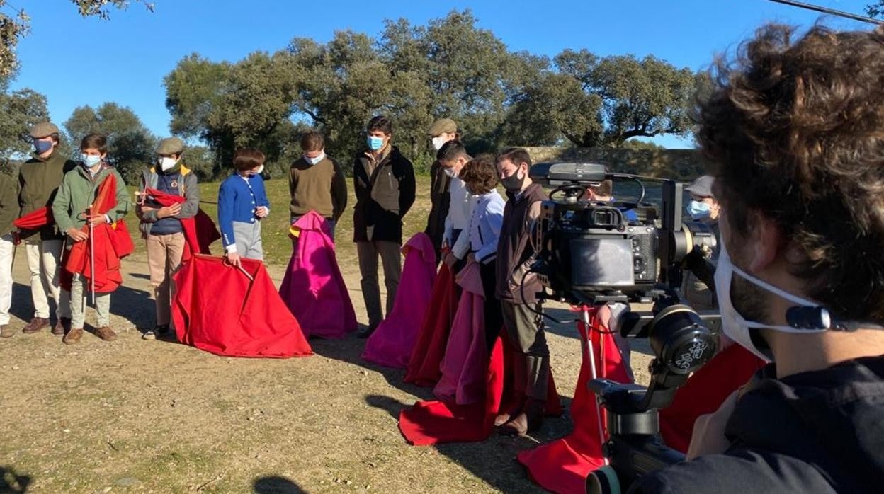 Pablo Aguado acompañó a los alumnos de la Escuela Taurina de Sevilla y los miembros del Club de Aficionados Prácticos en un tentadero