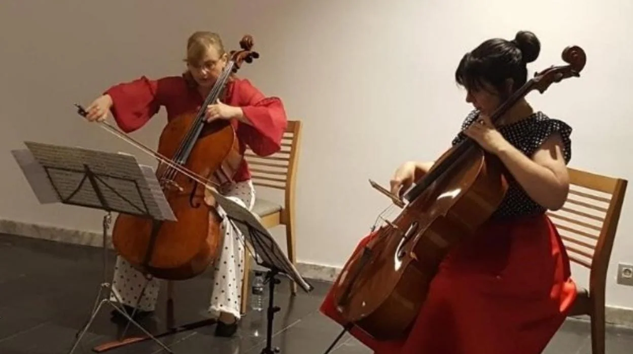 El dúo de violonchelos Almaclara que hoy actúan en la Sala Cero de Sevilla