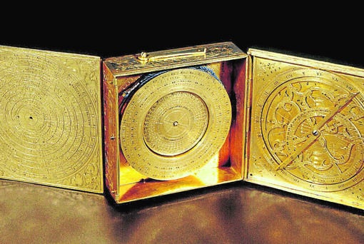 Estuche instrumental astronómico. Conocido como 'Compedio Astronómico de Felipe II', fue realizado por Tobías Volckhmer en 1596