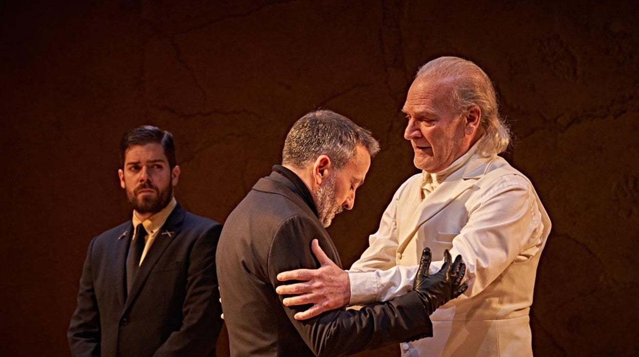 Lluís Homar y Rafa Castejón, en un momento de «El príncipe constante»