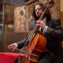 Fahmi Aqhai, durante uno de sus conciertos