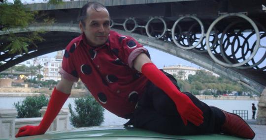 Miguel Benlloch durante una de sus «performances»