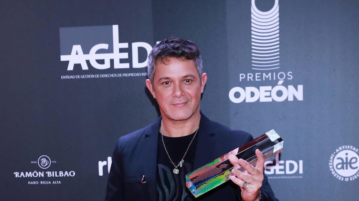 El cantante Alejandro Sanz, nuevo miembro del Patronato de la BNE, en una entrega de premios musicales