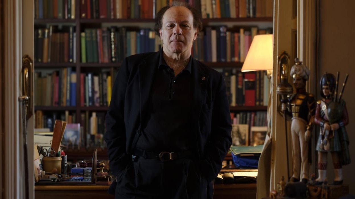 El escritor Javier Marías, fotografiado en su casa de Madrid