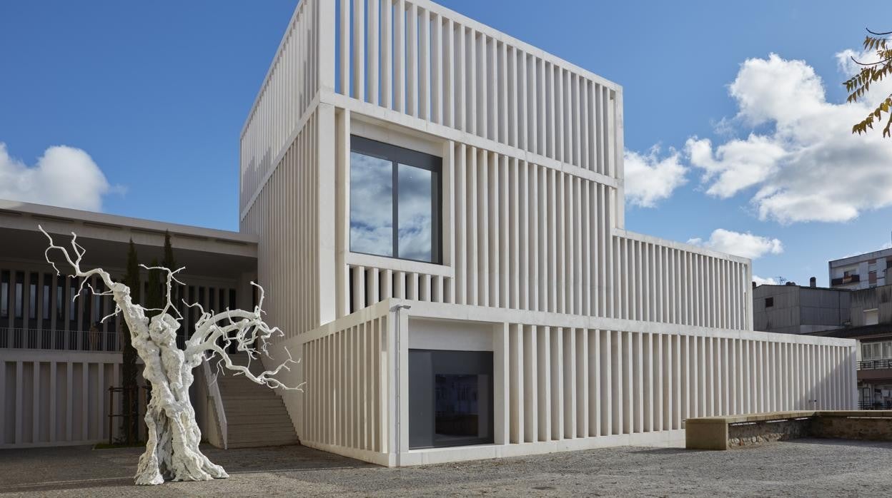 Montaje de la pieza de Olafur Eliasson, recientemente adquirida